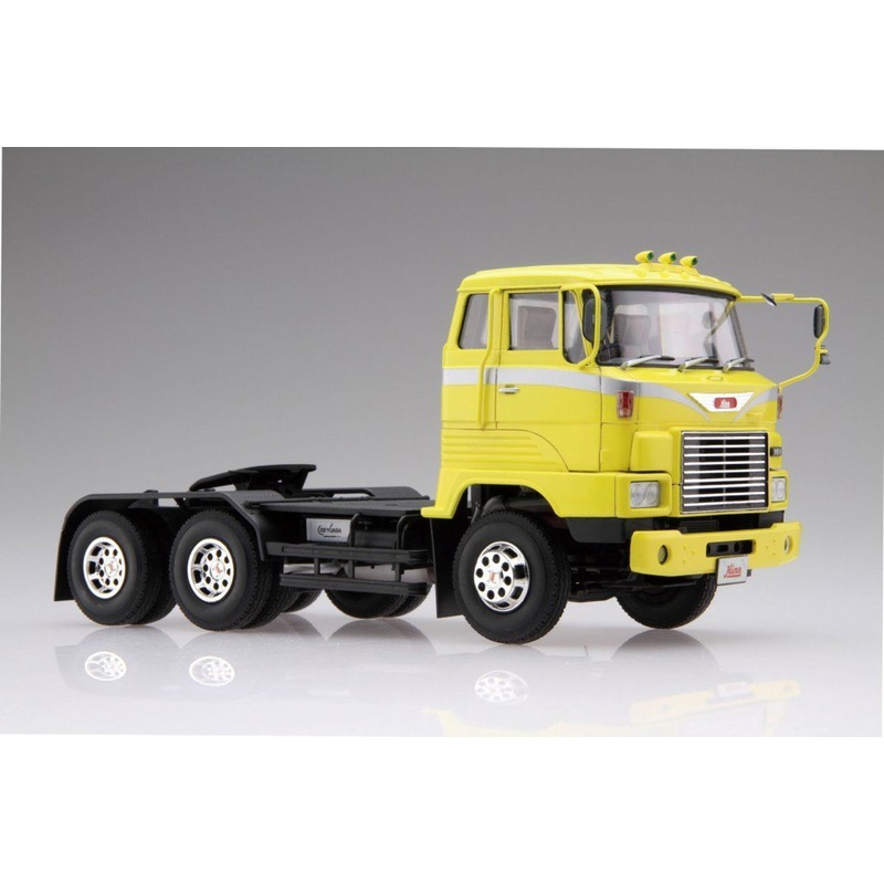 Aoshima 1/32 Hino HH Tractor Head