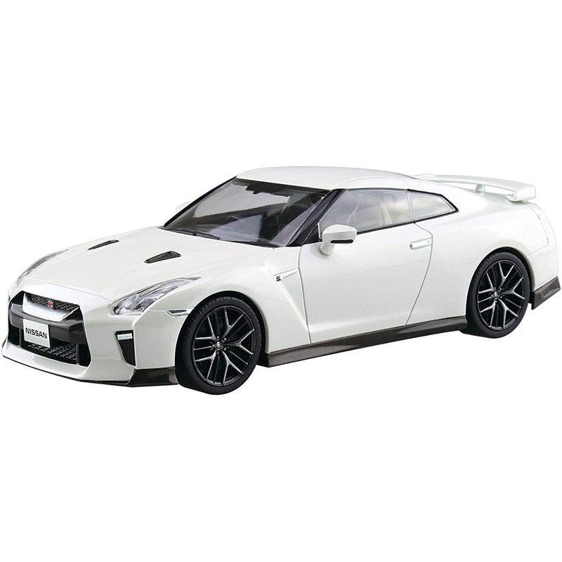 Aoshima Nissan GT-R (Brilliant White Pearl)