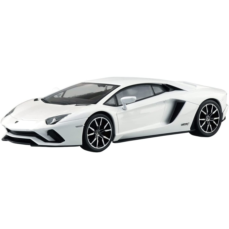 Aoshima Lamborghini Aventador S (Pearl White)