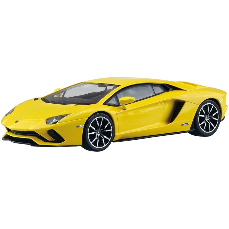Aoshima Lamborghini Aventador S (Pearl Yellow)