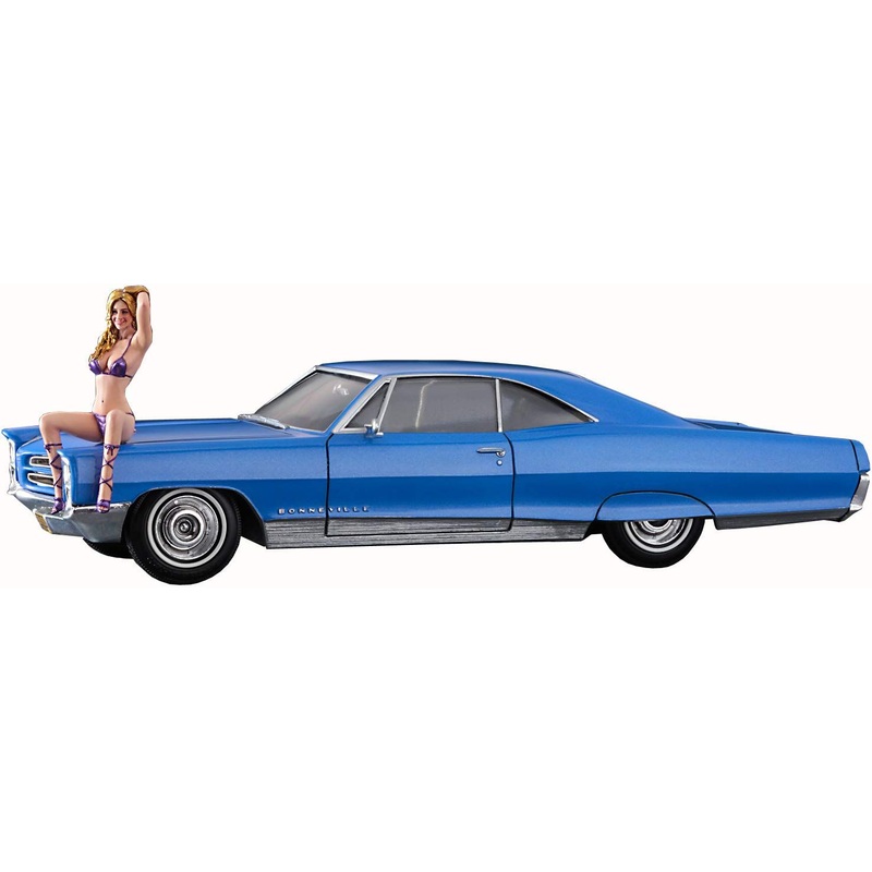 Hasegawa 1966 American Coupe TypeP w/Blond Girls Figure